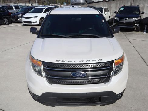 Used 2015 Ford Explorer XLT w/ Equipment Group 202B FWD image 11