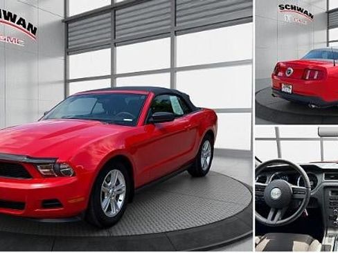 Used 2012 Ford Mustang Convertible RWD image 1