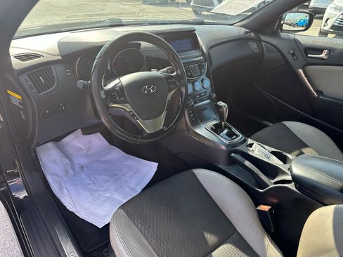 Used 2015 Hyundai Genesis 3.8 image 12