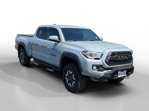 Used 2020 Toyota Tacoma TRD Off-Road w/ Technology Package AWD/4WD image 7