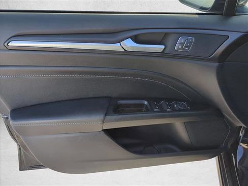 Used 2019 Ford Fusion Titanium FWD image 11