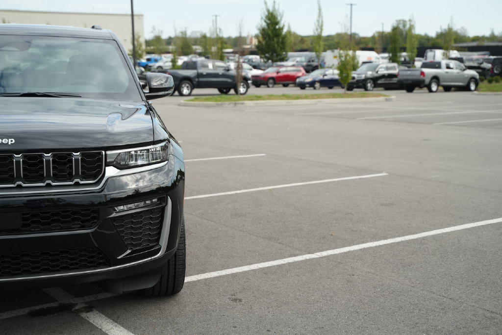 New 2027 Jeep Grand Cherokee Limited w/ MOPAR Finishing Package AWD/4WD image 40