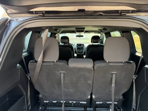 Used 2018 Dodge Grand Caravan SE FWD image 27