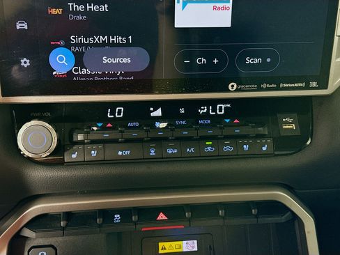 Used 2022 Toyota Tundra Limited w/ Power Package AWD/4WD image 16