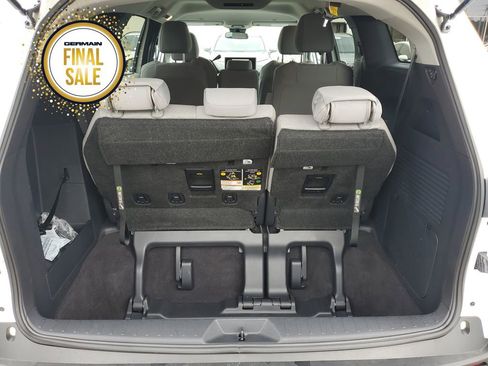 Used 2025 Toyota Sienna LE image 20