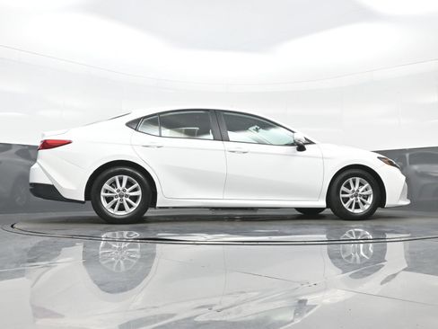 Used 2025 Toyota Camry LE FWD image 33