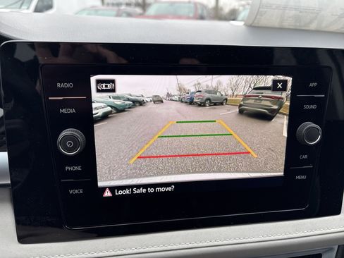 New 2026 Volkswagen Taos SE image 22