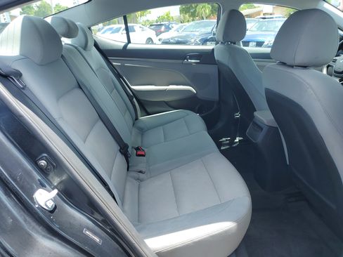 Used 2017 Hyundai Elantra SE image 32
