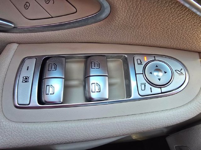Used 2018 Mercedes-Benz GLC 300 4MATIC image 29