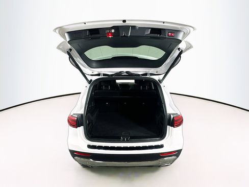 Used 2025 Mercedes-Benz GLB 250 4MATIC image 29