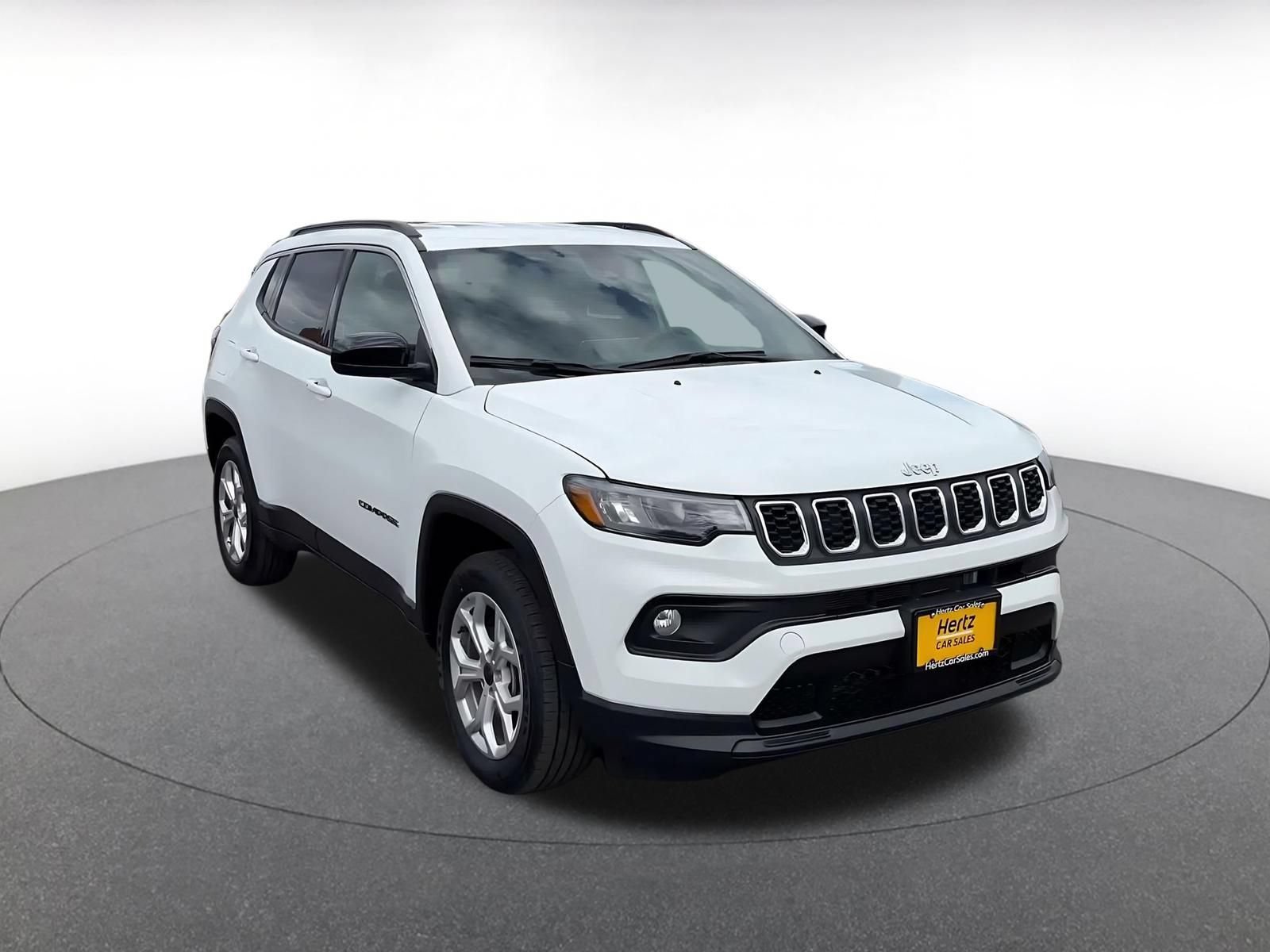 Used 2025 Jeep Compass Latitude AWD/4WD image 3