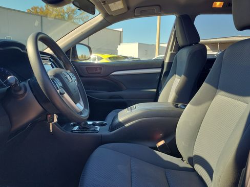 Used 2019 Toyota Highlander LE image 20