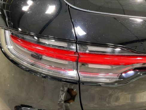 Used 2021 Porsche Macan AWD/4WD image 22