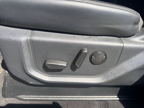 Used 2024 Ford Expedition Max XLT image 10