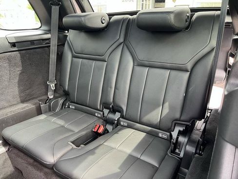 Used 2018 Land Rover Discovery SE AWD/4WD image 8