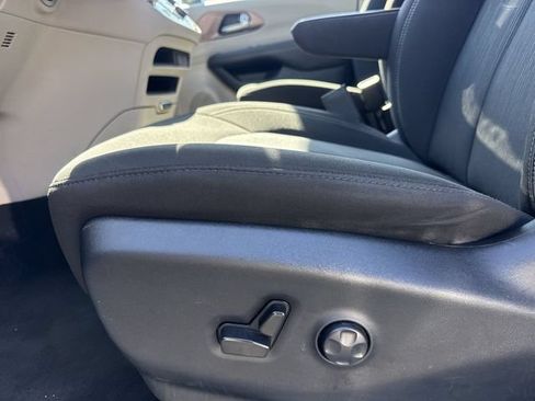 Used 2023 Chrysler Voyager LX FWD image 13