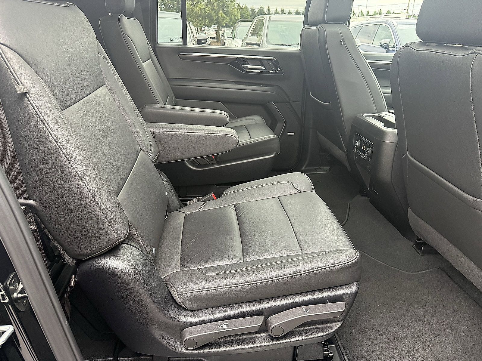 Used 2025 Chevrolet Suburban LT w/ Comfort Package AWD/4WD image 26