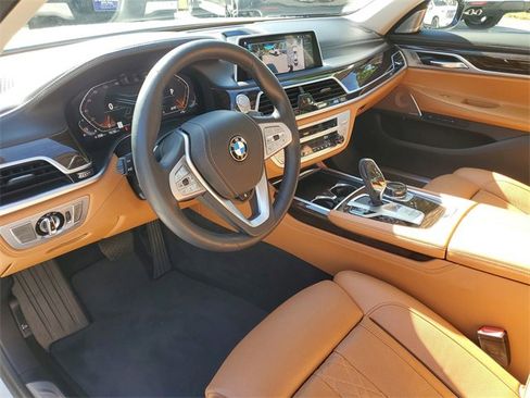 Used 2021 BMW 750i xDrive w/ Executive Package image 19
