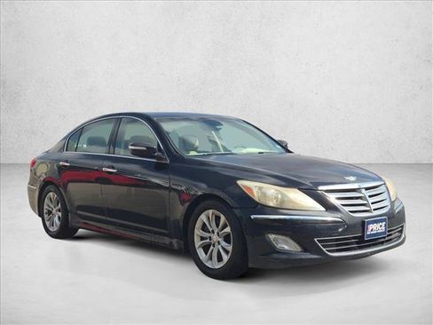 Used 2013 Hyundai Genesis 3.8 RWD image 3