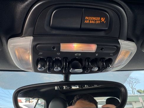 Used 2017 MINI Cooper 4-Door Hardtop image 24