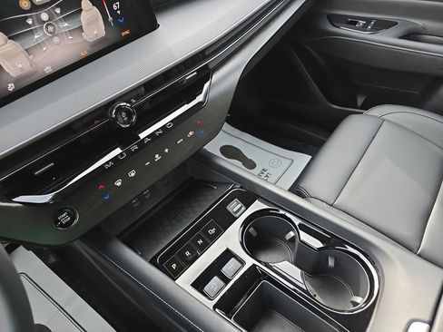 Used 2025 Nissan Murano SV image 28