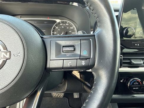 Used 2023 Nissan Pathfinder SL image 17