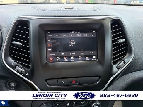 Used 2020 Jeep Cherokee Latitude Plus FWD image 23