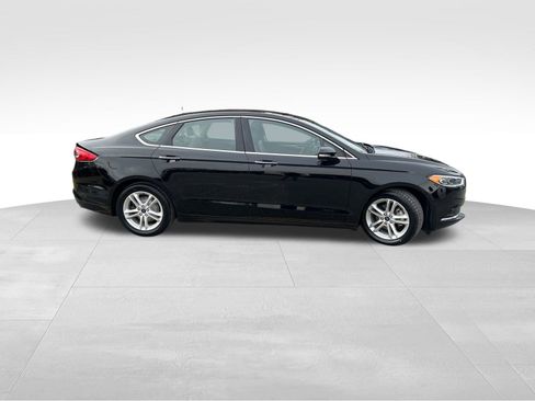 Used 2018 Ford Fusion SE w/ Fusion SE Technology Package image 6