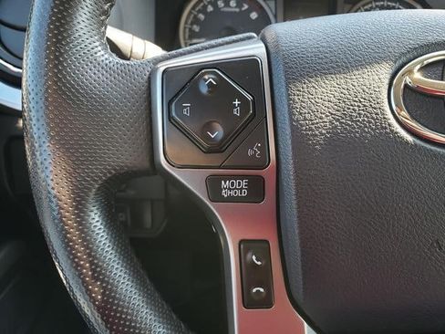 Used 2018 Toyota Tacoma SR5 AWD/4WD image 21