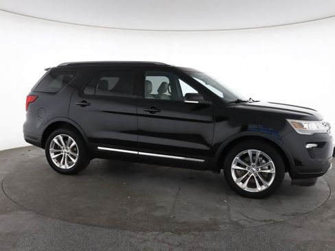 Used 2018 Ford Explorer XLT w/ Equipment Group 202A FWD image 15