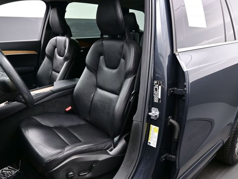 Used 2021 Volvo XC90 T6 Momentum w/ Advanced Package image 13