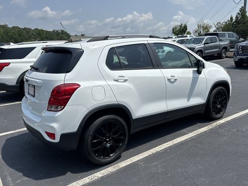Used 2022 Chevrolet Trax LT w/ Sport Edition FWD image 3