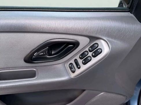 Used 2005 Ford Escape XLT image 17