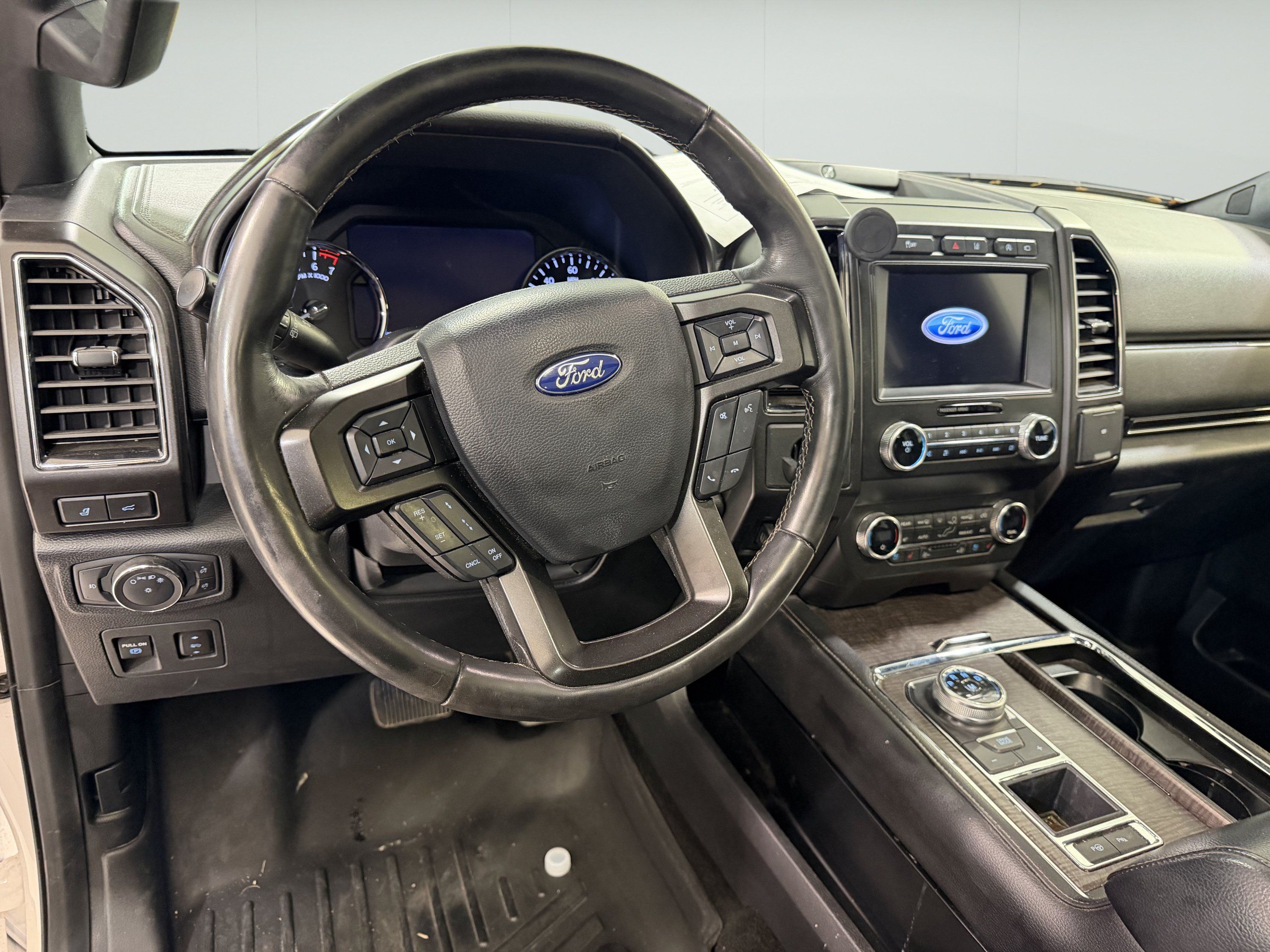 Used 2019 Ford Expedition Limited w/ Equipment Group 302A RWD image 16