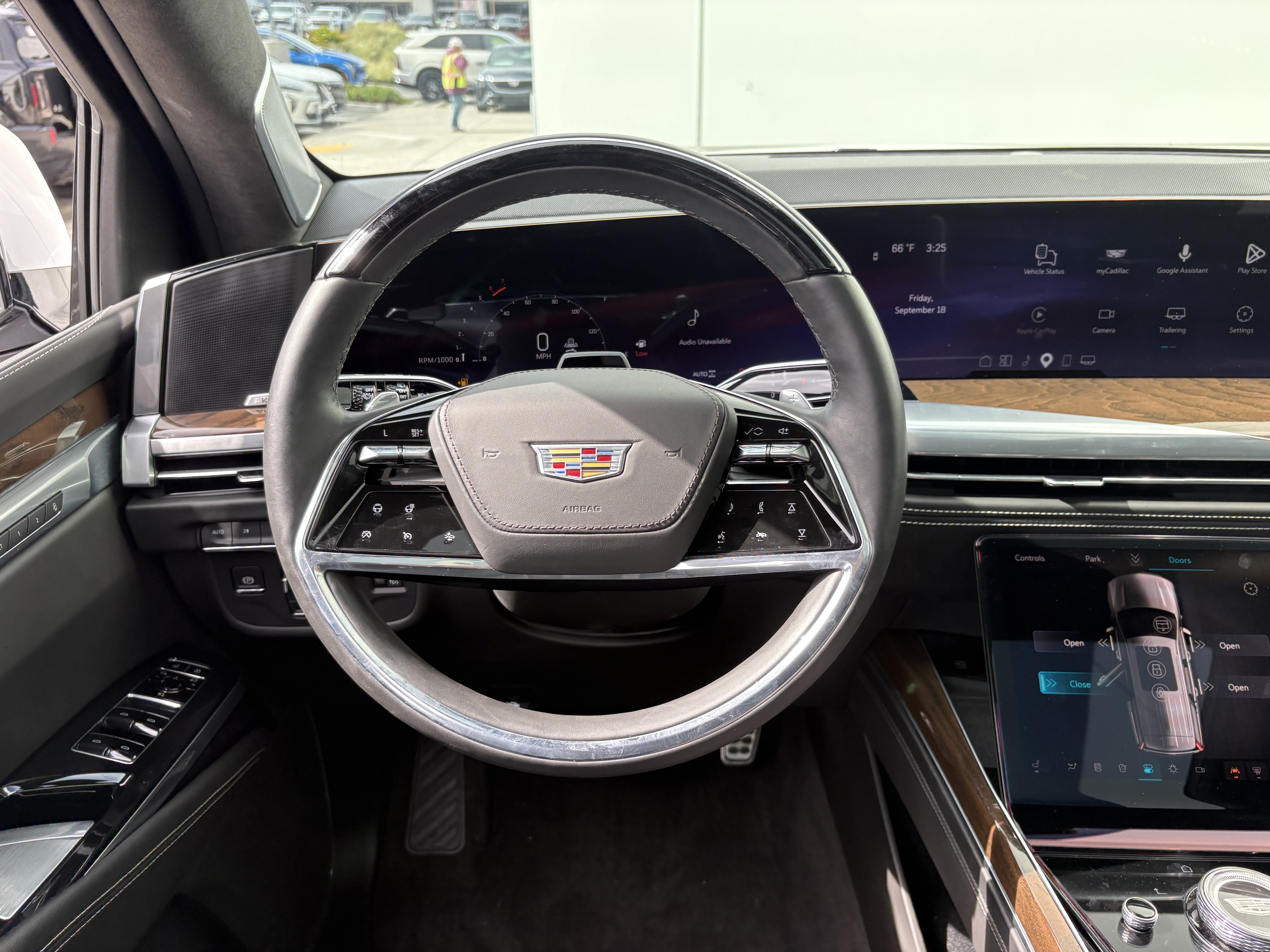 Used 2025 Cadillac Escalade ESV Sport Platinum w/ LPO, ONYX Package AWD/4WD image 18