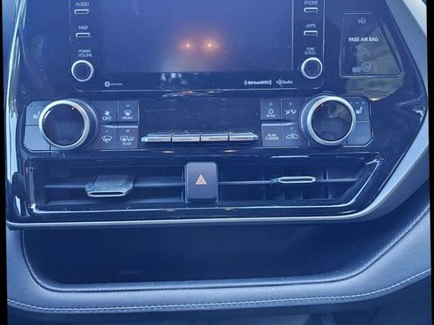 Used 2021 Toyota Highlander XLE image 39