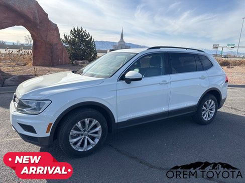 Used 2018 Volkswagen Tiguan SE w/ Panoramic Sunroof Package image 3