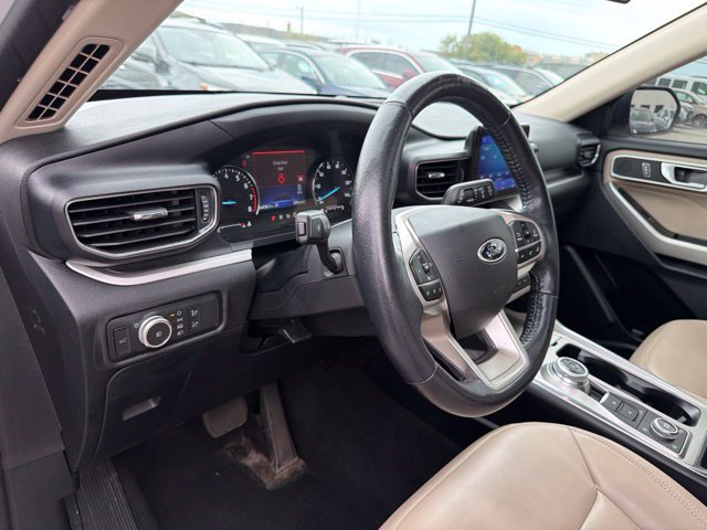 Used 2021 Ford Explorer XLT w/ Equipment Group 202A AWD/4WD image 15