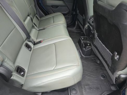 Used 2025 Jeep Gladiator Mojave AWD/4WD image 12