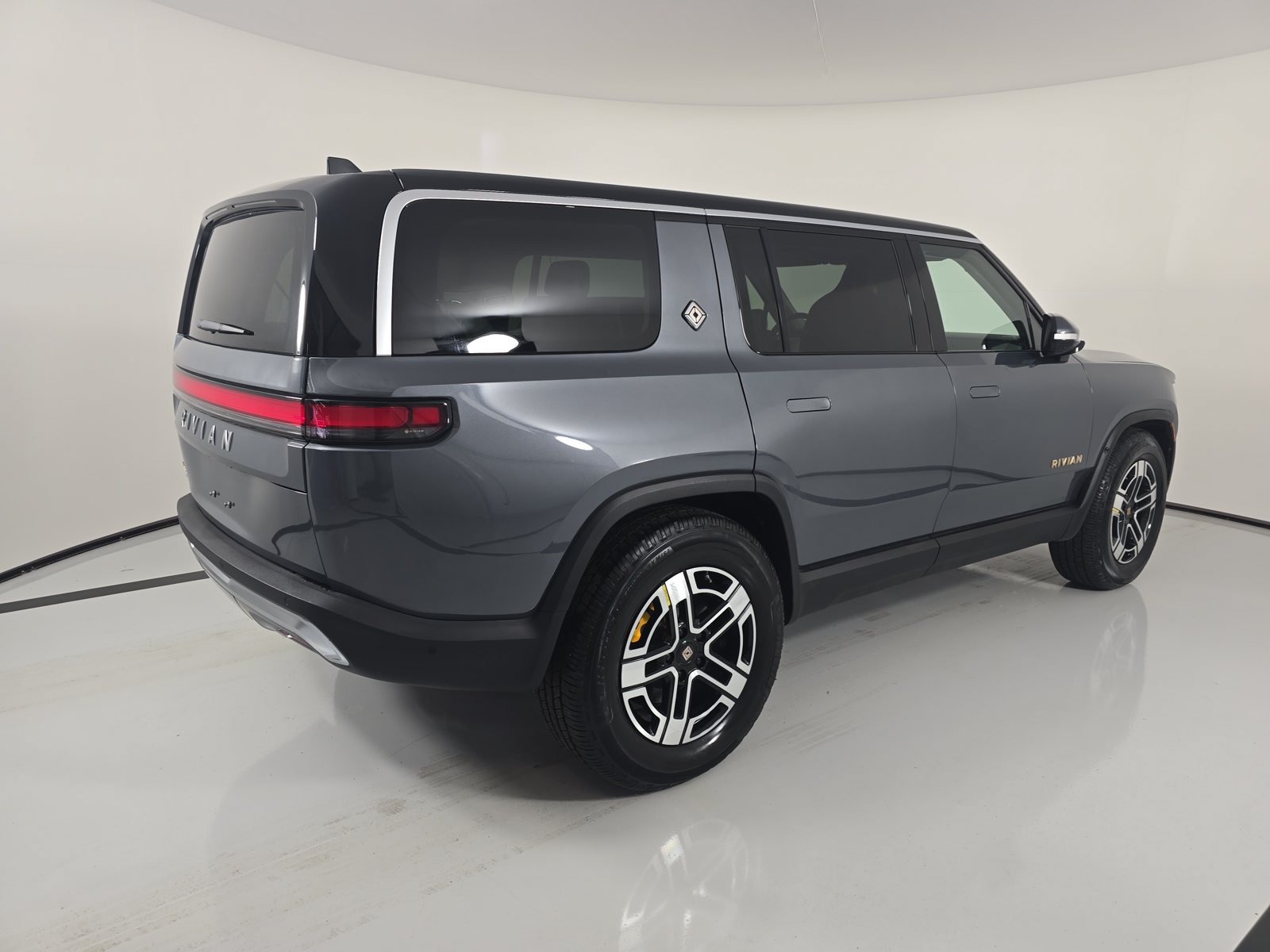 Used 2023 Rivian R1S Launch Edition Quad AWD/4WD image 5