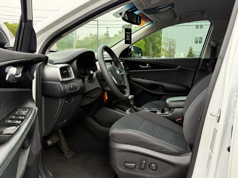 Used 2019 Kia Sorento FWD V6 image 10