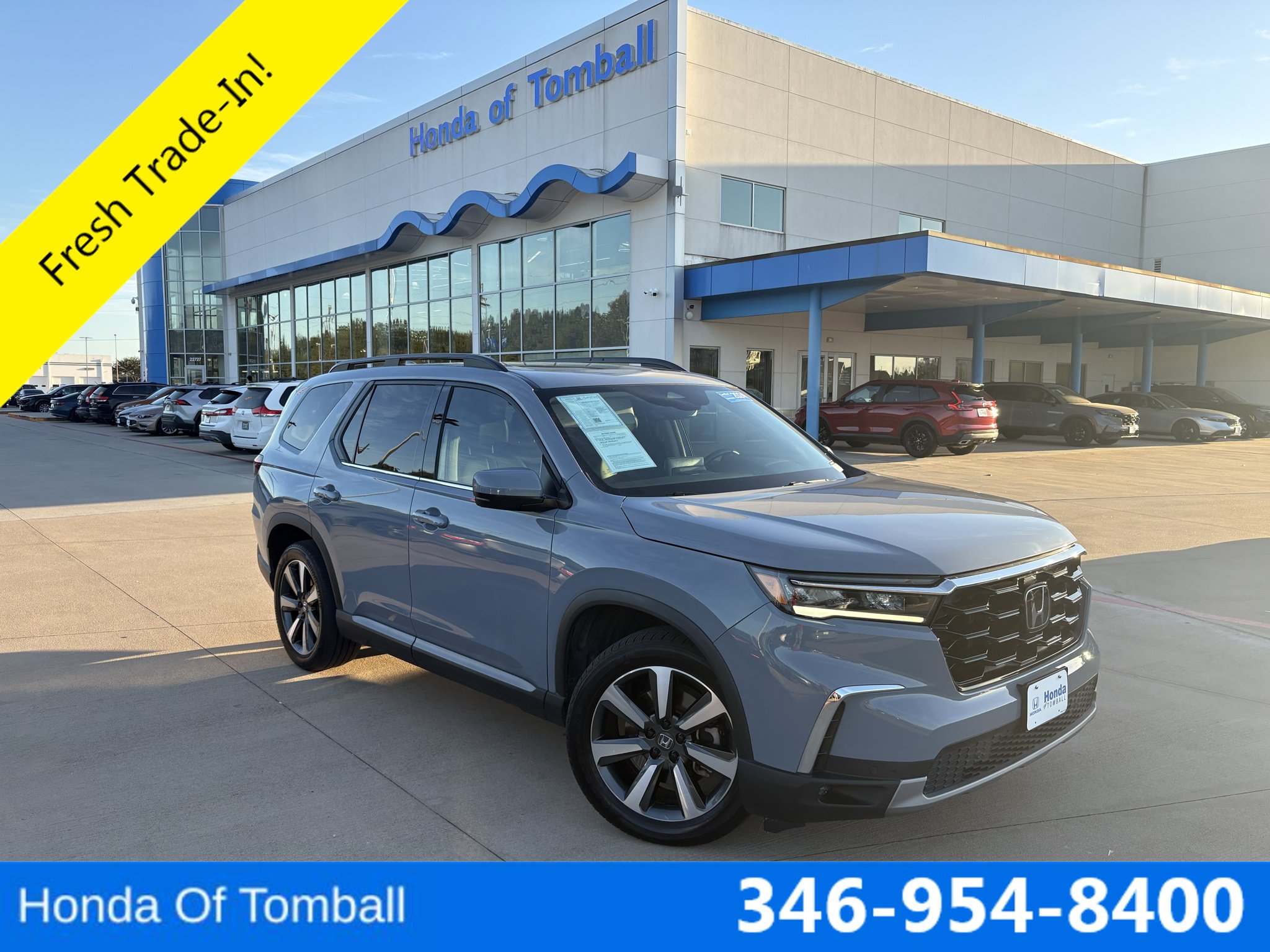 Used 2024 Honda Pilot Touring image 1