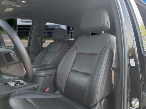Used 2023 Chevrolet Tahoe Z71 w/ Z71 Off-Road Package AWD/4WD image 13
