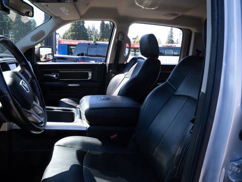 Used 2018 RAM 1500 Laramie w/ Convenience Group AWD/4WD image 19