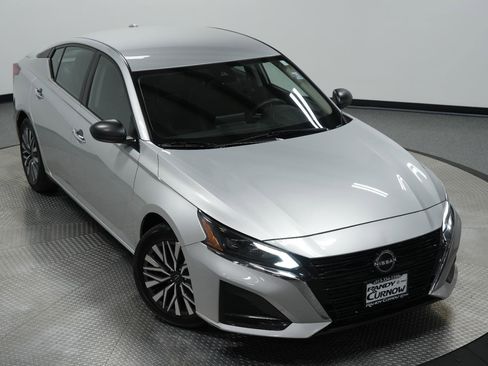 Used 2024 Nissan Altima 2.5 SV image 41