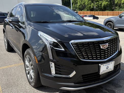 Used 2021 Cadillac XT5 Premium Luxury FWD image 2