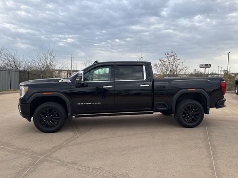 Used 2021 GMC Sierra 2500 Denali w/ Denali Black Diamond Edition image 2