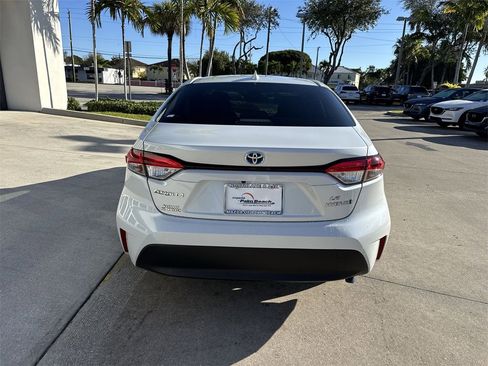 Used 2024 Toyota Corolla LE image 3