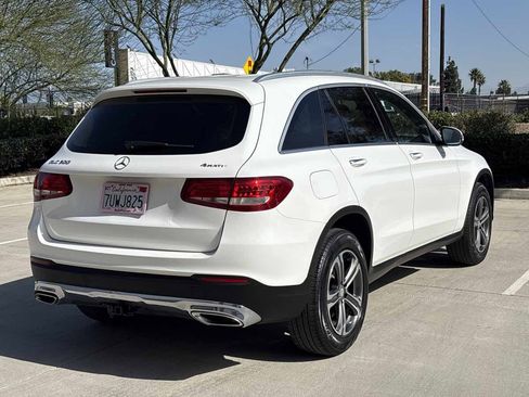 Used 2017 Mercedes-Benz GLC 300 4MATIC image 3