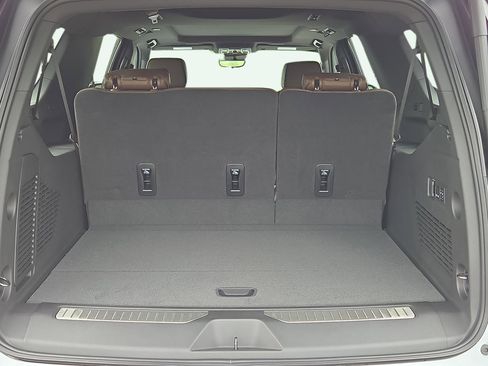 New 2026 Chevrolet Suburban High Country AWD/4WD image 9